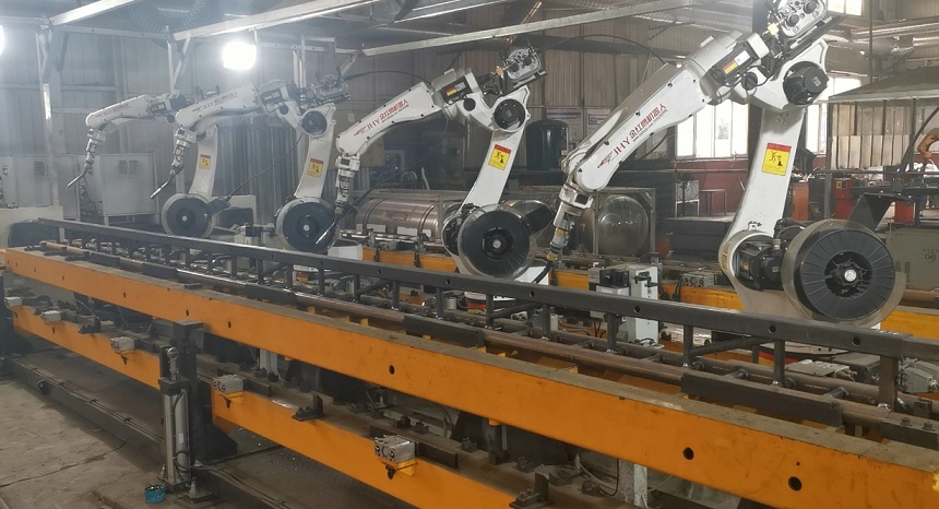 石家莊焊接機(jī)器人廠家出廠價多少錢一臺，都包含那些配套設(shè)備?